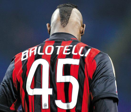 巴洛特利梅开二度，博洛尼亚主场大胜桑普(博洛尼亚足球)